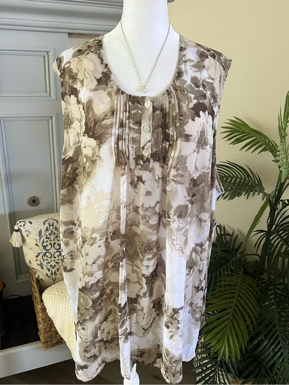 Susan Graver Sheer Taupe and White Floral Pleated Sleeveless Tunic